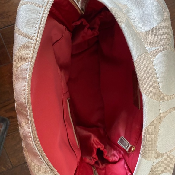 Coach backbag, never used it. It’s in very good condition - Picture 7 of 13